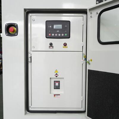 550kW 688KVA Super Diesel Generator Cichy Ocieplony Wodą 50/60HZ Jednorazowe/Trójfazowe Generatory Przenośne DCEC Cummin